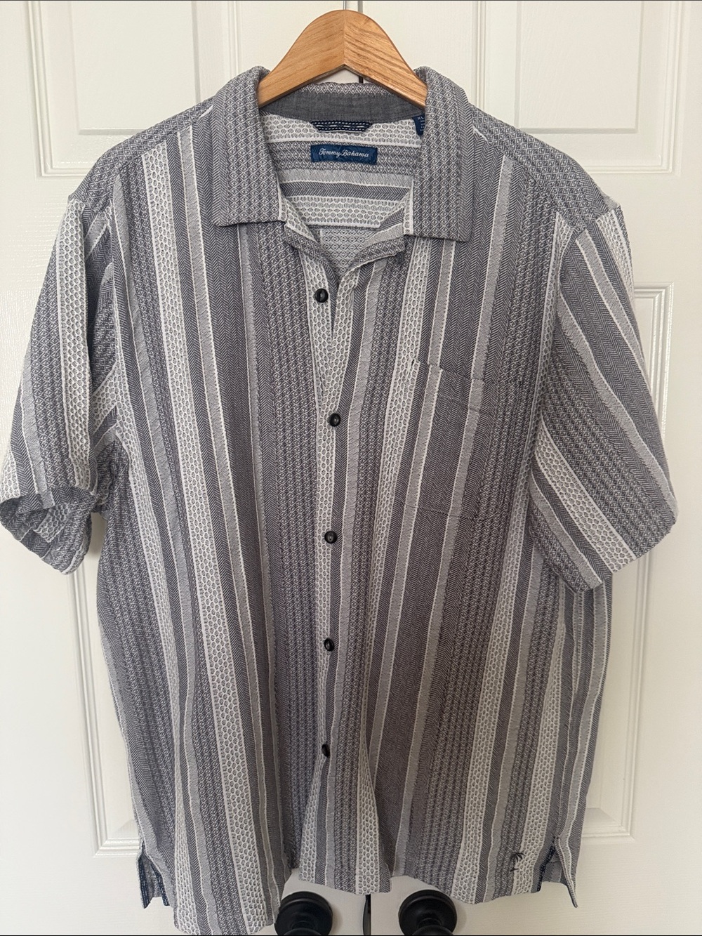 Tommy Bahama men’s button up shirt